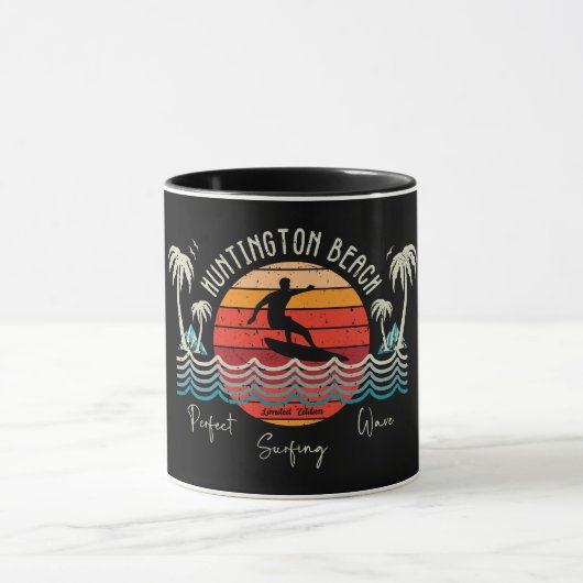 Retro Huntington Beach Surfing Tasse (Zentrum)