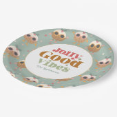 Retro "Jolly Good Vibes" Weihnachts-Party Pappteller (Schrägansicht)