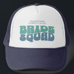 Retro Junggeselinnen-Abschied Bride Squad Bridesma Truckerkappe<br><div class="desc">Lassen Sie sich mit diesem atemberaubenden Retro-Junggeselinnen-Abschied personalisierte Produkte von Ihrem bevorstehenden Junggeselinnen-Abschied verzaubern. Ob Sie einen Ausflug am Strand, einen Mädchenurlaub oder einen Urlaub mit den besten Freunden feiern, diese maßgeschneiderte Junggeselinnen-Abschied-Merchandise ist die perfekte Ergänzung zu Ihrem unvergesslichen Aufenthalt. Fügen Sie Ihrem Junggeselinnen-Abschied-Souvenir eine persönliche Touch mit benutzerdefinierten Textoptionen...</div>