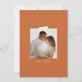 Retro Just Liebe Orange und Creme Lässige Hochzeit Einladung (Rückseite)