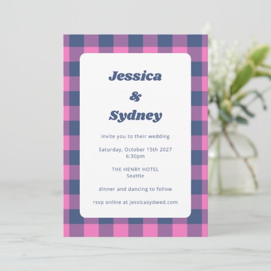 Retro Kariert Checkered Lila und Navy Blue Wedding Einladung (Stehend Vorderseite)