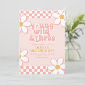 Retro Karo Young Wild Three Pink Daisy Einladung (Stehend Vorderseite)