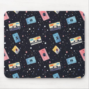 Retro-Kassetten im kosmischen Raum Mousepad