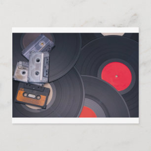 Retro-Kassettentonbänder und Vinyl-Schallplatten d Postkarte