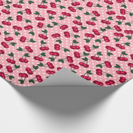 Retro-Kirschen auf Pfirsichrosa Polka Dot Hintergr Geschenkpapier (Ecke)