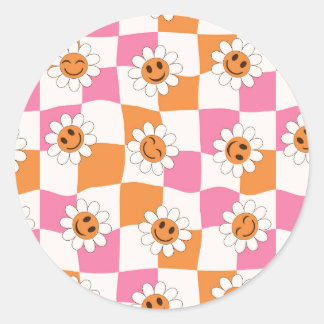 Retro lächelnde Blumen auf verzerrten Schachbrettm Runder Aufkleber