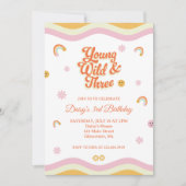 Retro lächelt Young Wild und Three Birthday Einladung (Vorderseite)