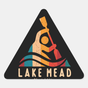 Retro Lake Mead Kayaking Dreieckiger Aufkleber