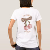 Retro Leopard Bow Cherry Sweet & Soft Since Slogan T-Shirt (Rückseite)