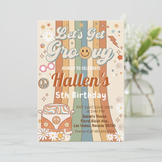Retro Let's Groovy Boho Daisy Rainbow Birthday Einladung (Stehend Vorderseite)