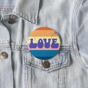 Retro-Liebe-Typografie auf Vintage-Sonnenuntergang Button