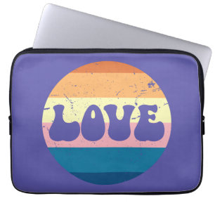 Retro-Liebe-Typografie auf Vintage-Sonnenuntergang Laptopschutzhülle