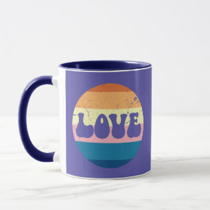 Retro-Liebe-Typografie auf Vintage-Sonnenuntergang Tasse