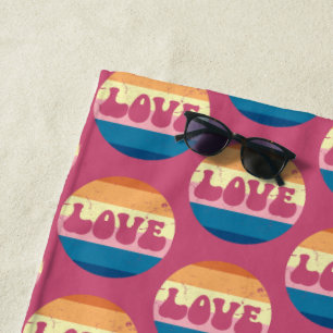 Retro-Liebe Typografie auf Vintagen Sonnenuntergan Strandtuch