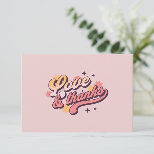 Retro Liebe und Dank Groovy Text Baby Dusche Dankeskarte (Stehend Vorderseite)