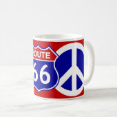 Retro Liebe und Friedenscamper Van Life Kaffeetasse (VorderseiteRechts)
