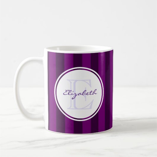 Retro-Lila gestreiftes Muster mit Monogramm Kaffeetasse (Links)