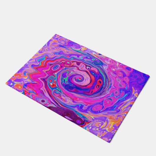 Retro Lila und Orange Abstrakt Groovy Swirl Fußmatte (Schrägansicht)