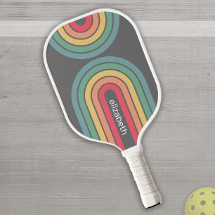 Retro-Linienbogen Pastell-Regenbogenfarben Benutze Pickleball Schläger