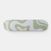 Retro Liquid Swirl Abstraktes Muster in Sage Green Skateboard (Horizontal)