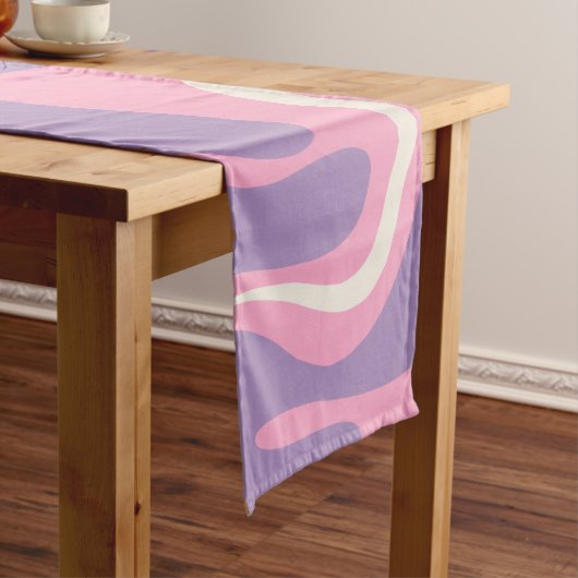 Retro Liquid Swirl Groovy Abstrakt Lila rosa Kurzer Tischläufer (Beispiel)