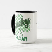 Retro Lucky Kleeblatt St Patrick's Day Monogram Tasse (Vorderseite Links)