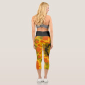 Retro Mandala Blume Gelb und Orange Capri Leggings (Rückseite)