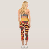 Retro Mandala Red Orange und Brown Capri Leggings (Rückseite)