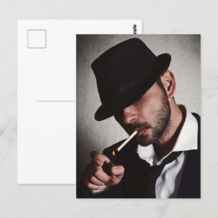 Retro-Mann raucht Postkarte