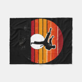 Retro Martial Arts Sunset Silhouette Kick - Karate Fleecedecke (Vorderseite (Horizontal))