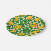 Retro-Maximalist-Schachbrett St. Patrick's Day  Pappteller (Schrägansicht)