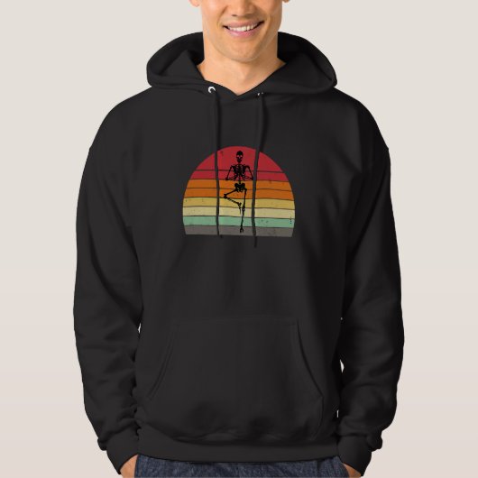 Retro Meditating Skeleton in Tree Yoga Pose Hoodie (Vorderseite)