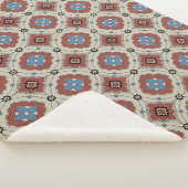 Retro Mediterranean Tile Pattern in Red, Beige Sherpadecke (3/4)