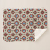 Retro Mediterranean Tile Pattern in Red, Beige Sherpadecke (Vorderseite (Horizontal))