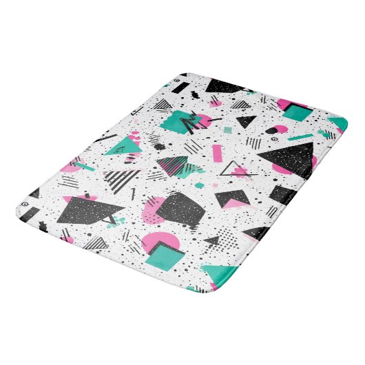 Retro Memphis Geometric Pattern Badematte (Schrägansicht)