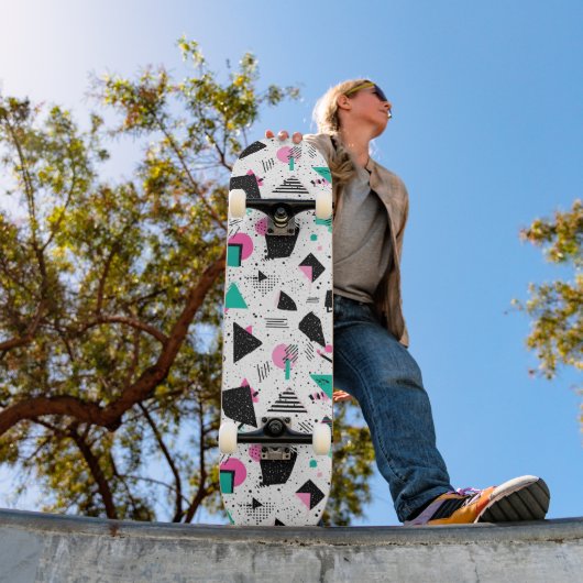 Retro Memphis Geometric Pattern Skateboard (Außenbereich 1)