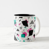 Retro Memphis Geometric Pattern Zweifarbige Tasse (VorderseiteRechts)