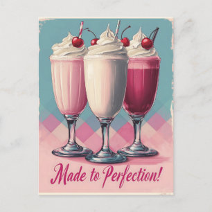 Retro Milkshake Trio mit Kirschen und Creme Postkarte