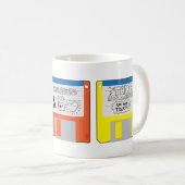 Retro-Millennial-Core-Disketten mit Labels Kaffeetasse (VorderseiteRechts)