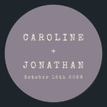 Retro Minimalistisch Dusty Lila Schreibmaschinenho Runder Aufkleber<br><div class="desc">Retro Minimalistische Schreibmaschine Schriftart Custom Wedding Classic Round Sticker in Dark Dusty Lila</div>