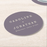 Retro Minimalistisch Dusty Lila Schreibmaschinenho Runder Pappuntersetzer<br><div class="desc">Retro Minimalistische Schreibmaschine Schriftart Custom Wedding Round Paper Untersetzer in Dark Dusty Lila</div>