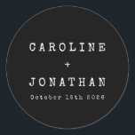 Retro Minimalistische Schwarze Schreibmaschine Cus Runder Aufkleber<br><div class="desc">Retro Minimalistische Schreibmaschine Schriftart Custom Wedding Classic Round Sticker in Black</div>