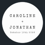 Retro Minimalistische White Schreibwriter Custom W Runder Aufkleber<br><div class="desc">Retro Minimalistische Schreibmaschine Schriftart Custom Wedding Classic Round Sticker in White</div>