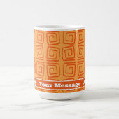 Retro Mitte Orange Muster Personalisiert Kaffeetasse (Mittel)