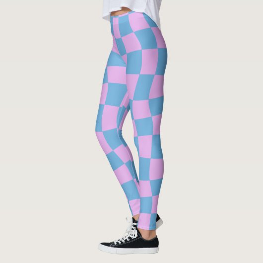Retro Mod Abstrakt Checkerboard in Blau und Lila Leggings (Links)