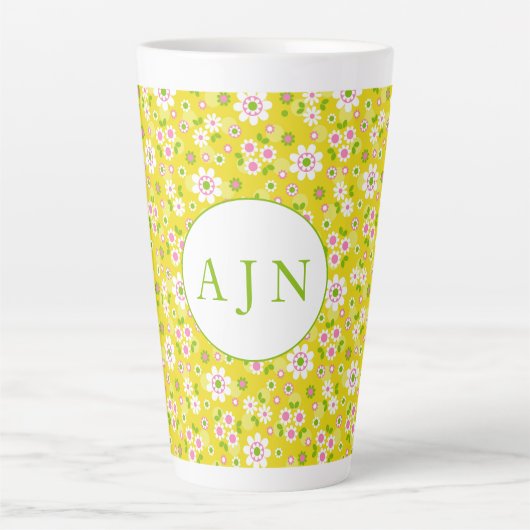 Retro-Mod-Blume Gelb-Weiß-Monogramm Milchtasse (Vorderseite)