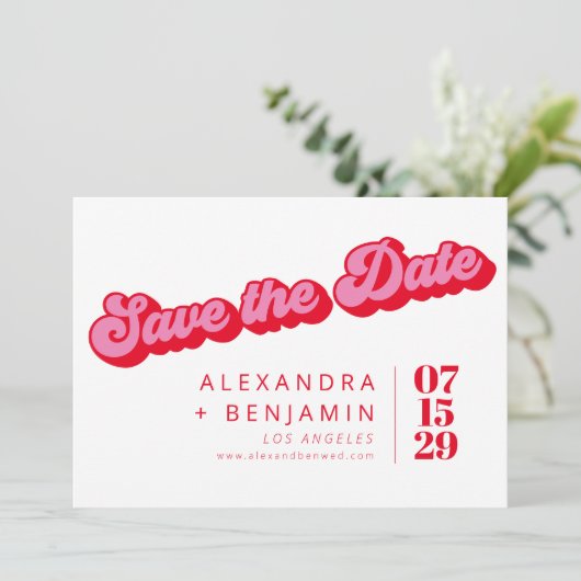 Retro Mod Groové Bold Rosa Red Checkerboard Save The Date (Stehend Vorderseite)