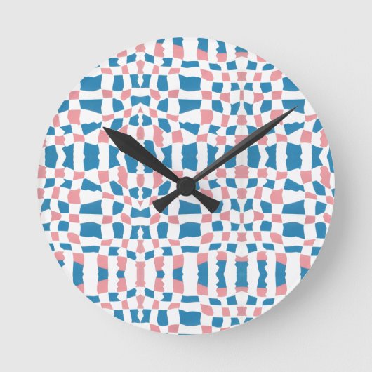 Retro Mod Pink Blue Checkerboard Abstract Runde Wanduhr (Vorderseite)