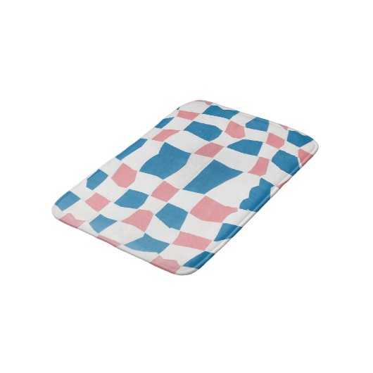 Retro Mod Pink Blue Checkerboard Abstrakt Badematte (Schrägansicht)