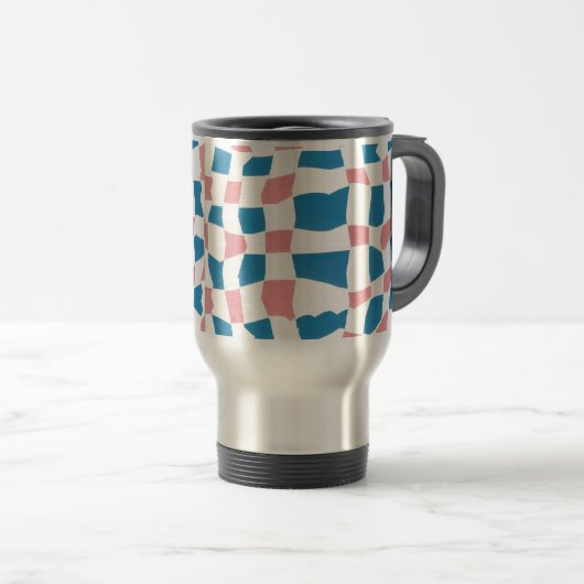 Retro Mod Pink Blue Checkerboard Abstrakt Reisebecher (VorderseiteRechts)